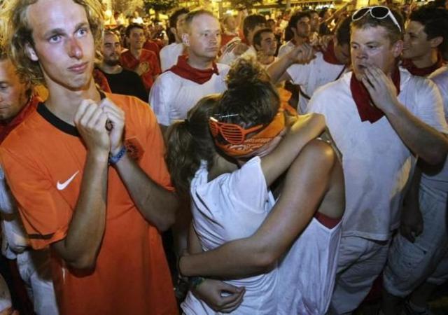 stati d animo differenti dopo la finale che a assegnato jl mondiale alla spagna (6).jpg