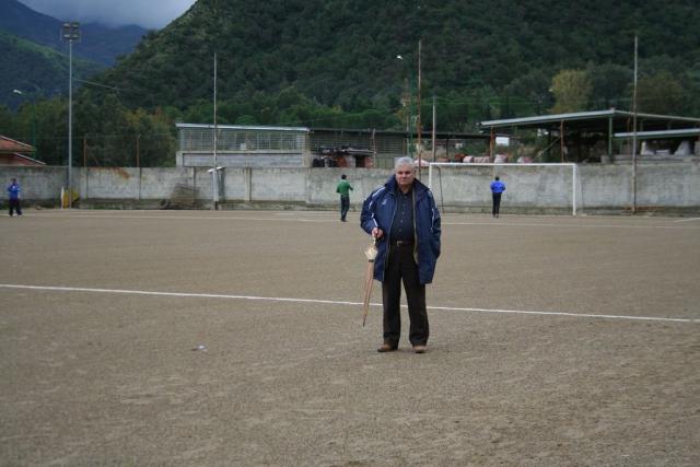 TRATTATTI BENE DA PRESIDENTE  DIRIGENTI E GIOCATORI.