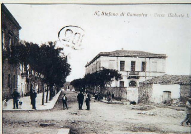 Via Umberto incrocio Via Vittoria