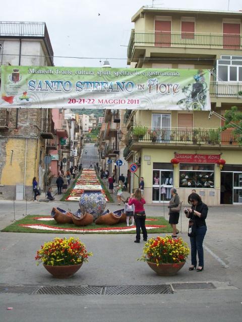 Infiorata 2011 Santo Stefano di Camastra 070.JPG