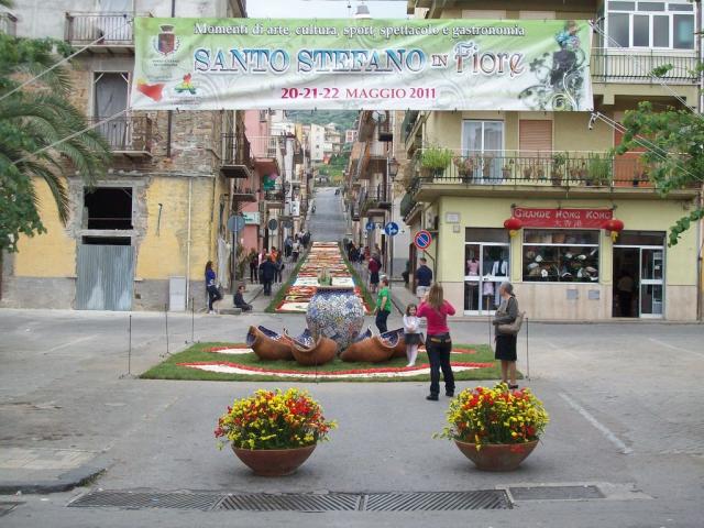 Infiorata 2011 Santo Stefano di Camastra 071.JPG